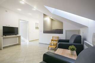 Гостиница Абрикос Плюс Геленджик Апартаменты + кухня мансарда 4-х местный-1